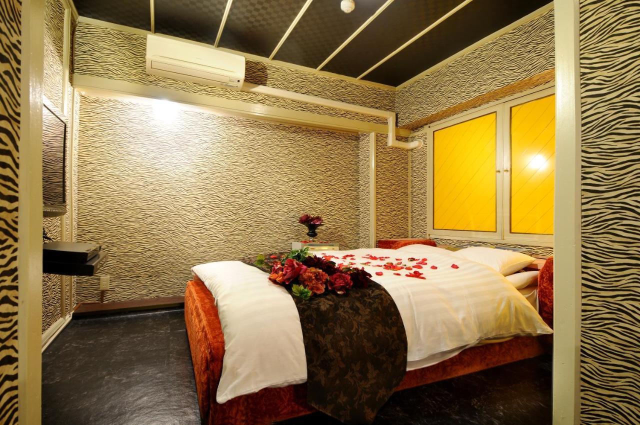 Namba Alpha (Adults Only) Hotel Osaka Bagian luar foto