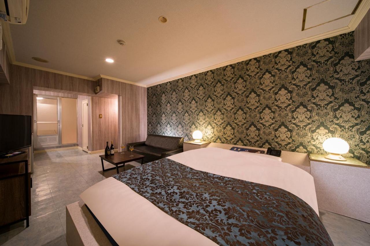 Namba Alpha (Adults Only) Hotel Osaka Bagian luar foto