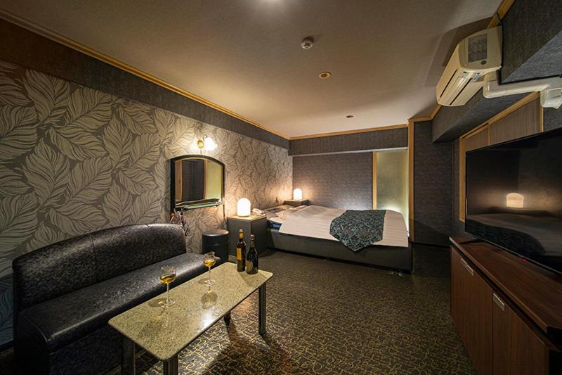 Namba Alpha (Adults Only) Hotel Osaka Bagian luar foto