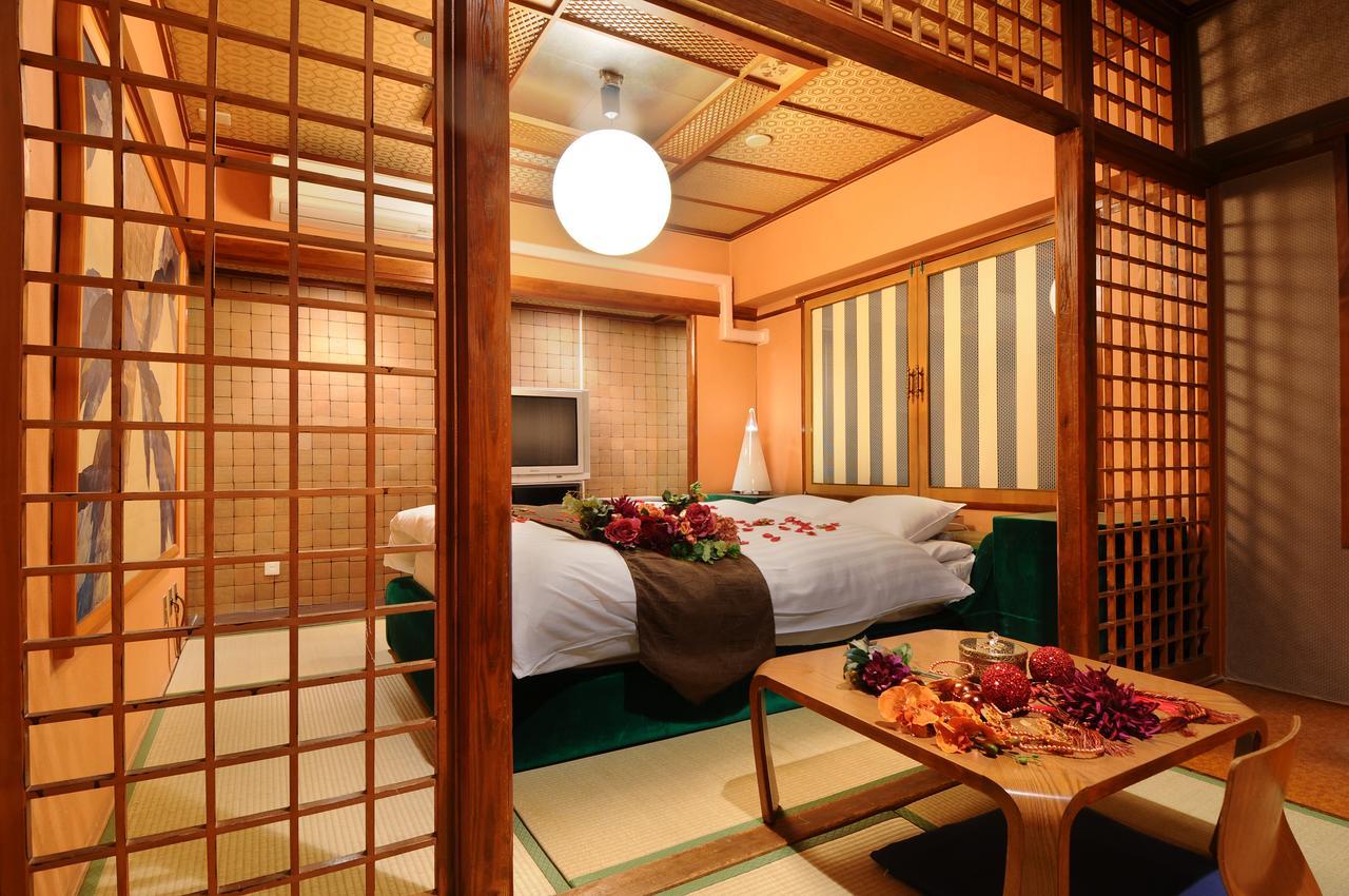 Namba Alpha (Adults Only) Hotel Osaka Bagian luar foto